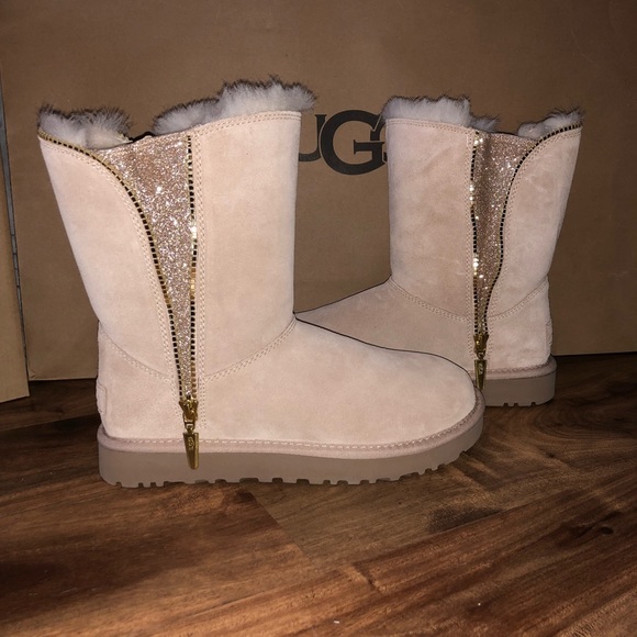 S O L D      Marice UGG Boots - Picture 2 of 8